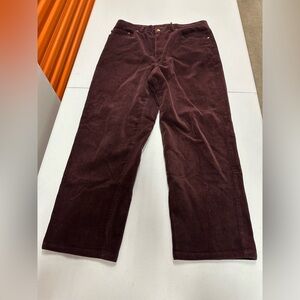 Lauren Ralph Lauren Burgundy Corduroy Pants
Size 14 inseam 28”